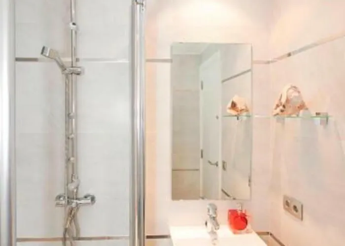 Апартаменти Near The Pine Walk